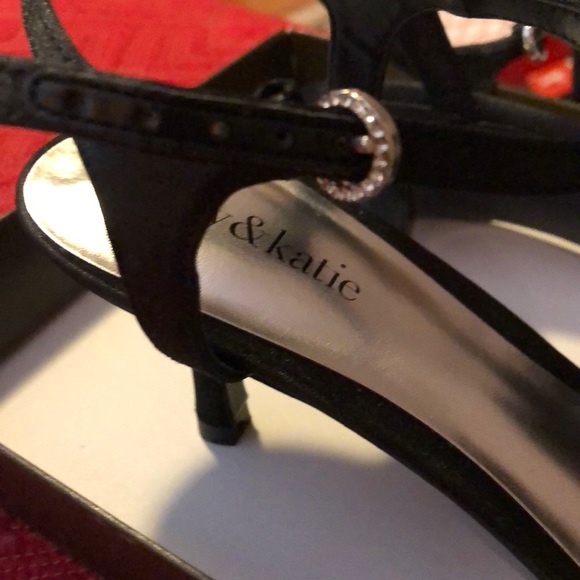 Kelly & Katie - Picture 2 of 2